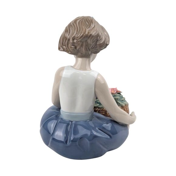 2010 Lladró "Basket of Love" Figurine: Annual Piece Girl with Flowers - Picture 2 of 7